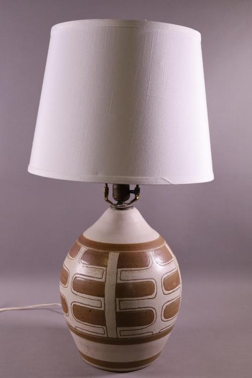 MID CENTURY MODERN POTTERY LAMP (1 of 2)