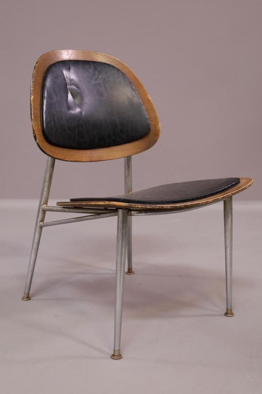 DAYSTROM DESK CHAIR: VINTAGE DAYSTROM CHROME, WOOD & LEATHER DESK CHAIR. PITTING TO CHROME, RIPS TO LEATHER. 20 3/4" W x 20" D x 31" H. THIS ITEM EXCEEDS SIZE LIMITATIONS FOR IN HOUSE SHIPPING.
