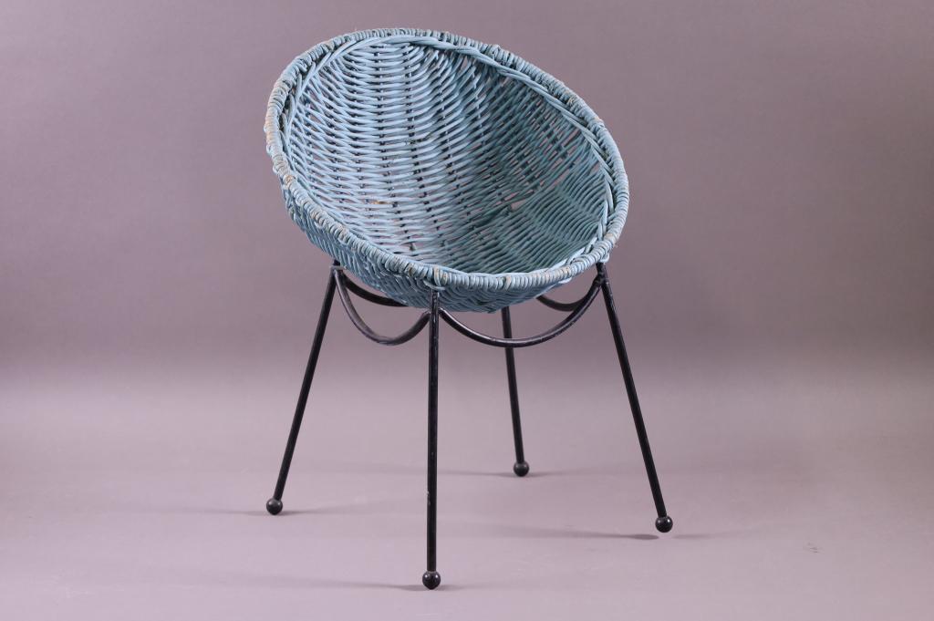 SALESMAN SAMPLE WICKER CHAIR (1 of 3)