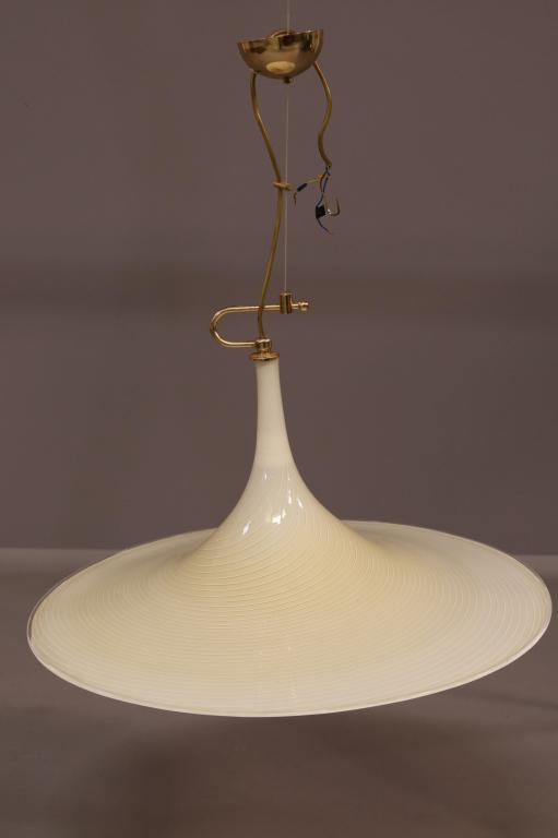 ART GLASS HANGING LIGHT: MID CENTURY MODERN ART GLASS HANGING LIGHT. GOOD CONDITION. 25" DIAM. THIS ITEM EXCEEDS SIZE LIMITATIONS FOR IN HOUSE SHIPPING.