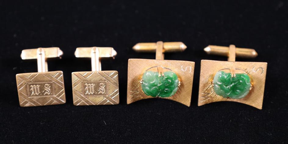 TWO PAIR OF GOLD CUFFLINKS (1 of 3)
