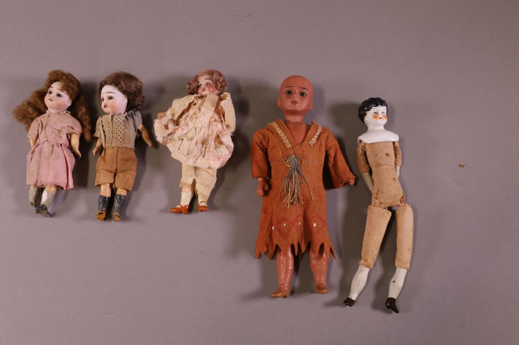 GROUPING OF VINTAGE DOLLS (1 of 5)