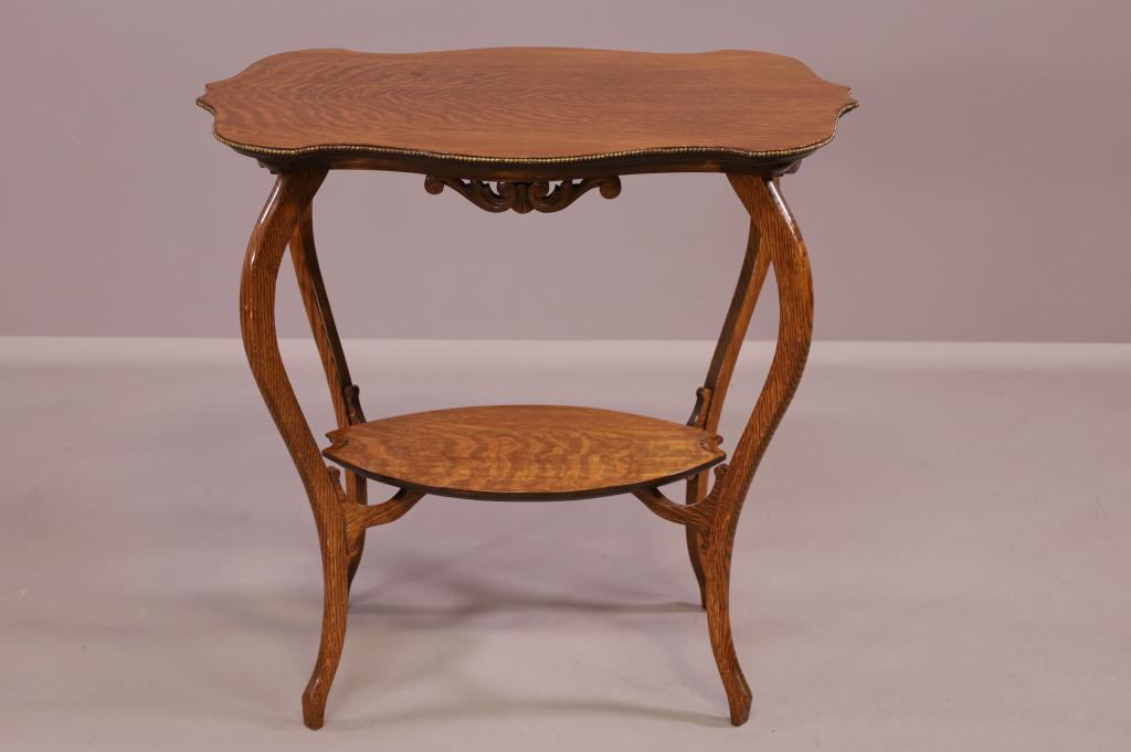 AMERICAN OAK LAMP TABLE (1 of 3)