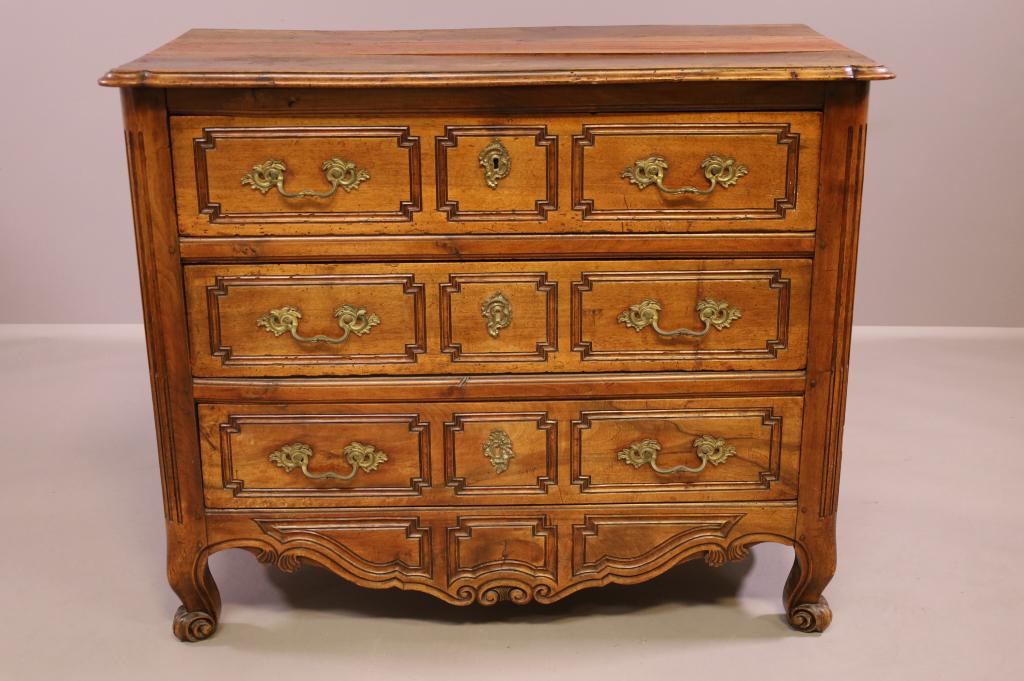 19TH CENTURY FRENCH DRESSER (1 of 4)