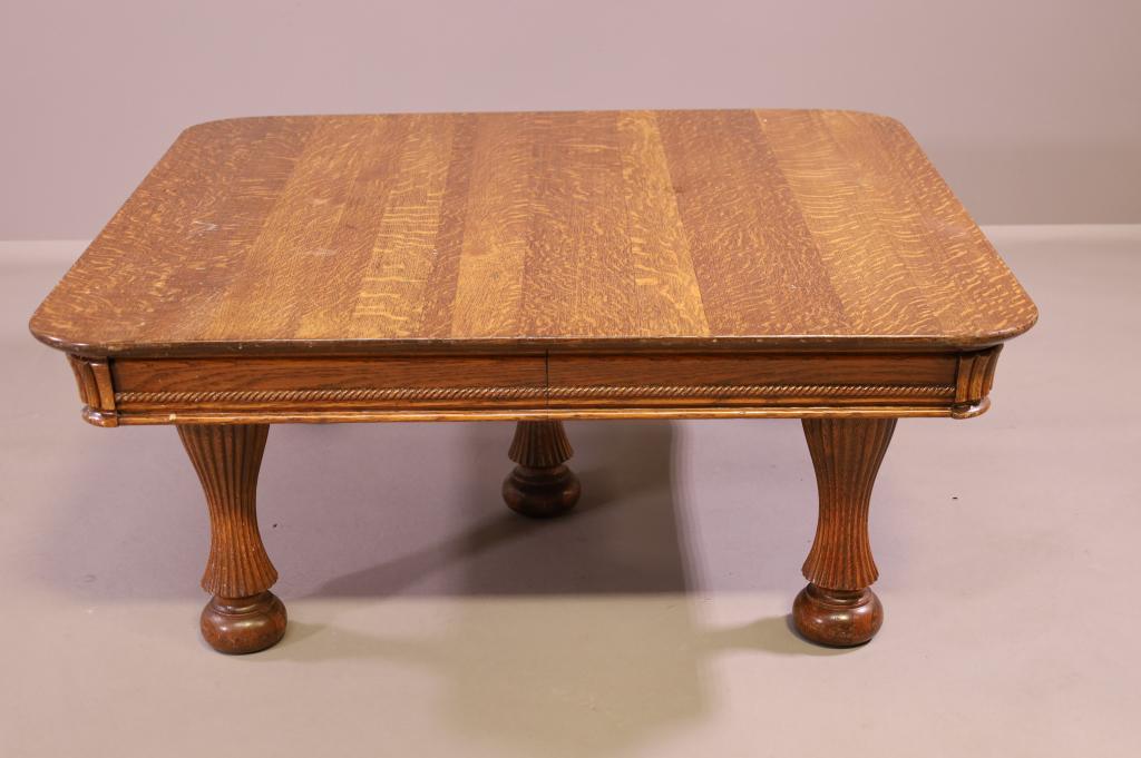 1900'S AMERICAN OAK COFFEE TABLE (1 of 3)