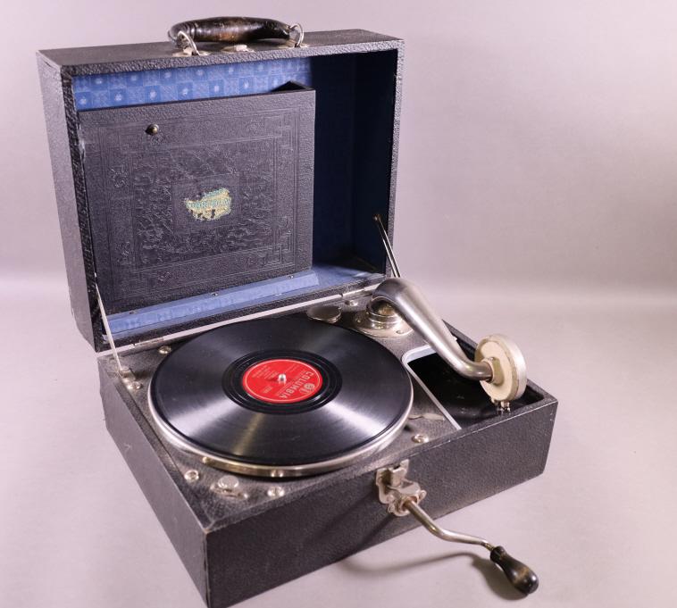 SILVERTONE PORTOROLA VICTROLA: WITH CRANK. NEEDS ADJUSTMENT. MINOR WEAR TO CASE. 14" W.