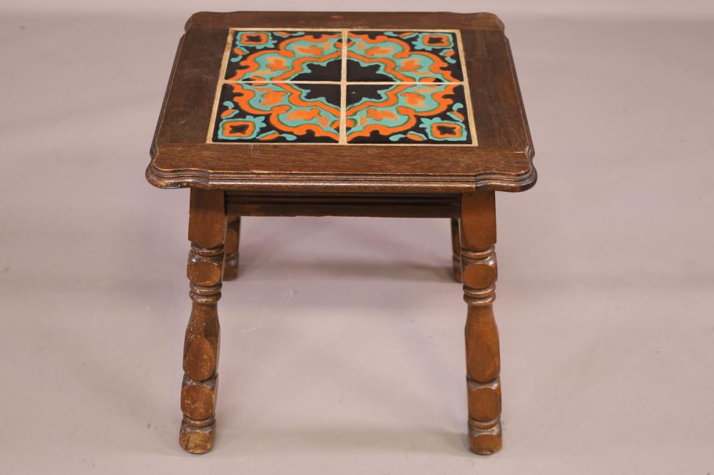 CALIFORNIA 4 TILE TOP TABLE (1 of 3)