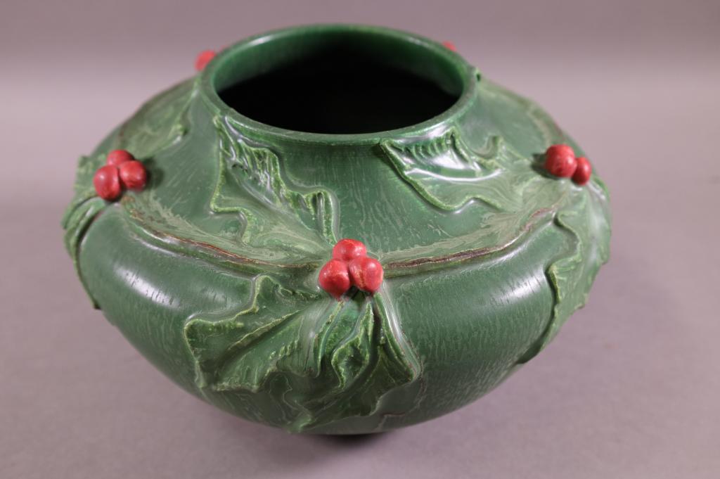 EPHRAIM HOLLY WREATH POTTERY BOWL (1 of 4)