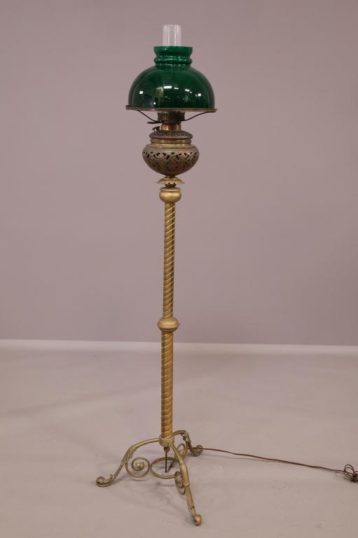VICTORIAN BRASS FLOOR LAMP (1 of 3)