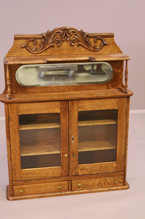 1900'S AMERICAN OAK HANGING CABINET (1 of 3)