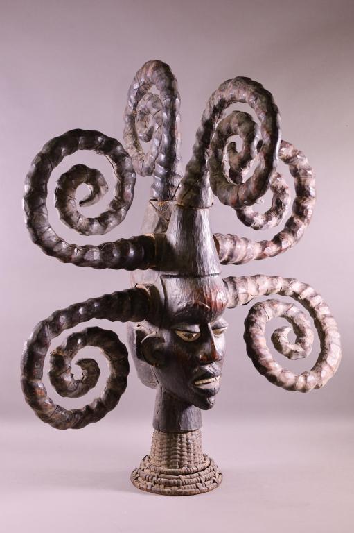 LARGE EKOI CREST HELMET (1 of 3)