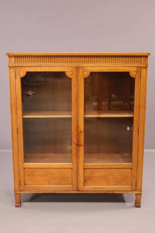 1900'S MAHOGANY TWO DOOR BOOKCASE (1 of 3)