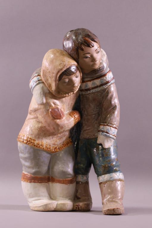 LLADRO ESKIMO FIGURE (1 of 3)