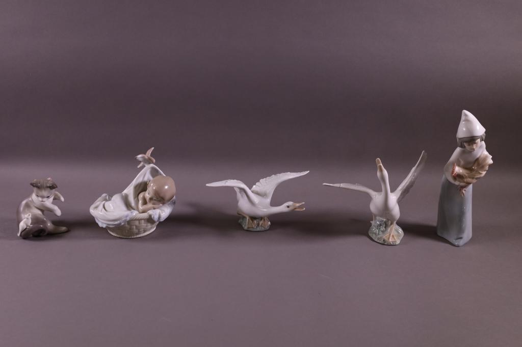 FIVE LLADRO FIGURES (1 of 5)