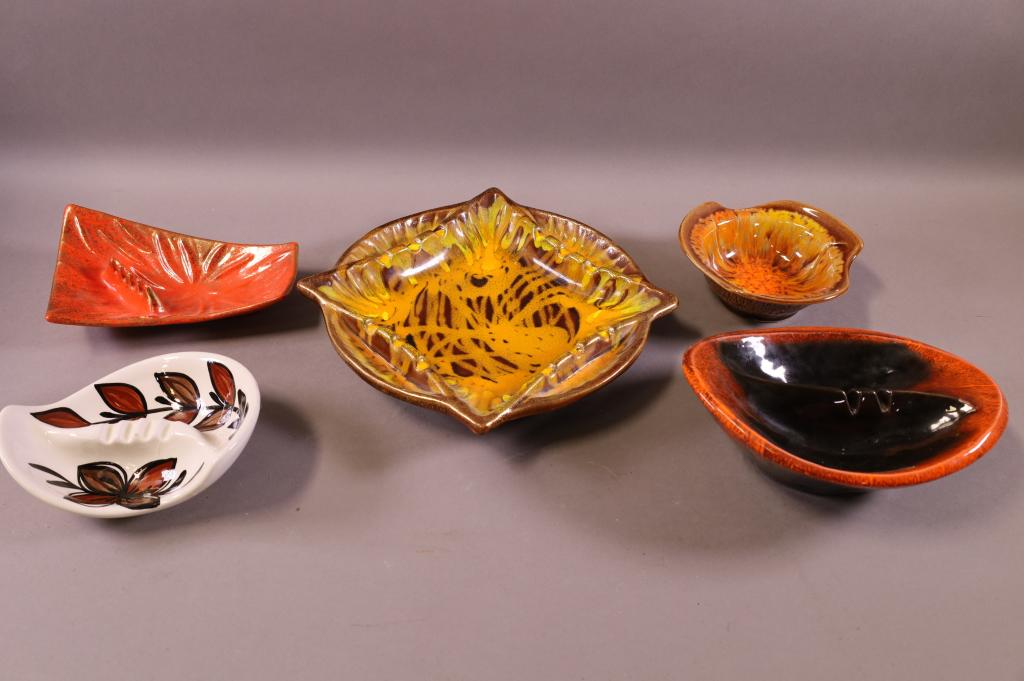 COLLECTION OF MID CENTURY MODERN POTTERY (1 of 4)