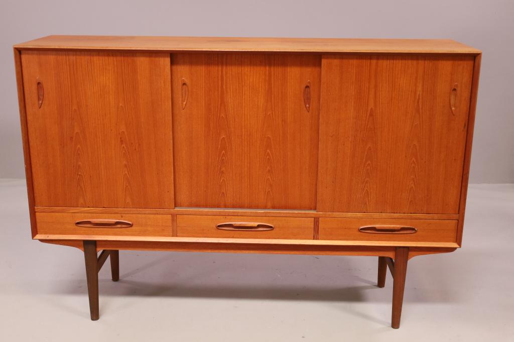 DANISH MODERN TEAK SIDEBOARD (1 of 6)