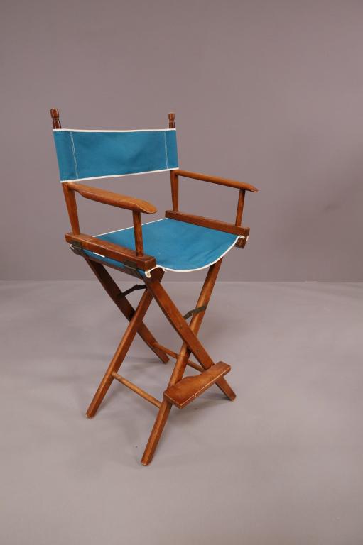 VINTAGE DIRECTOR'S CHAIR: FOLDING DIRECTOR'S CHAIR. FINISH WEAR. 23" W x 18" D x 48" H. THIS ITEM EXCEEDS SIZE LIMITATIONS FOR IN HOUSE SHIPPING.