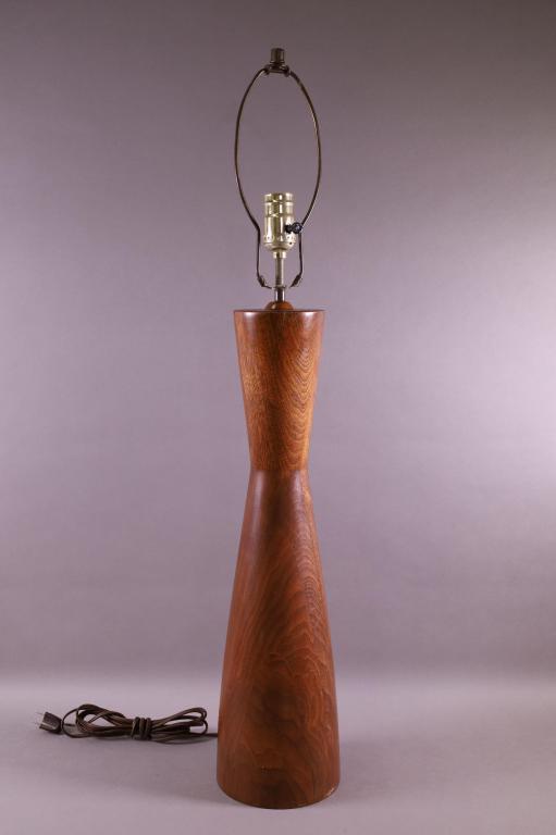 MID CENTURY MODERN TEAK TABLE LAMP (1 of 3)