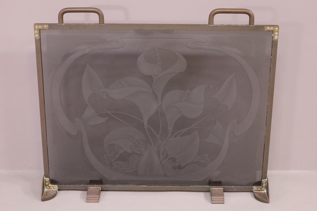 DENNIS ABBE ART DECO REVIVAL ETCHED FIRESCREEN: ART DECO REVIVAL GLASS, IN BRONZE FRAME. ETCHED GLASS. SIGNED. GOOD CONDITION. 36" x 31" . THIS ITEM EXCEEDS SIZE LIMITATIONS FOR IN HOUSE SHIPPING.