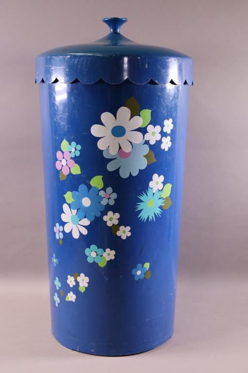 VINTAGE LAUNDRY HAMPER (1 of 3)