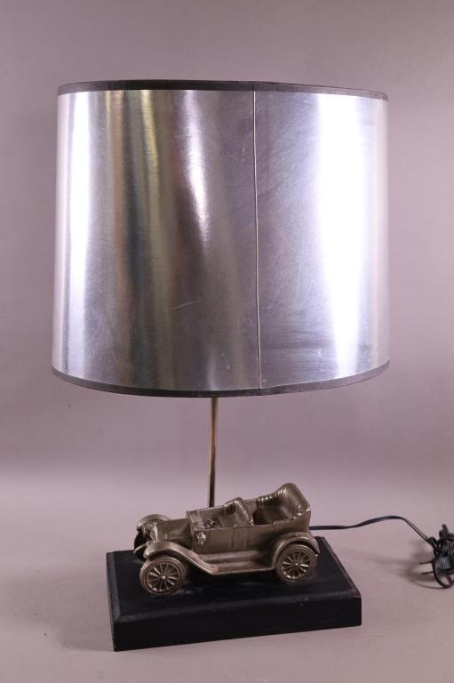 1920'S CHEVY AUTOMOBILE MODEL TABLE LAMP (1 of 4)