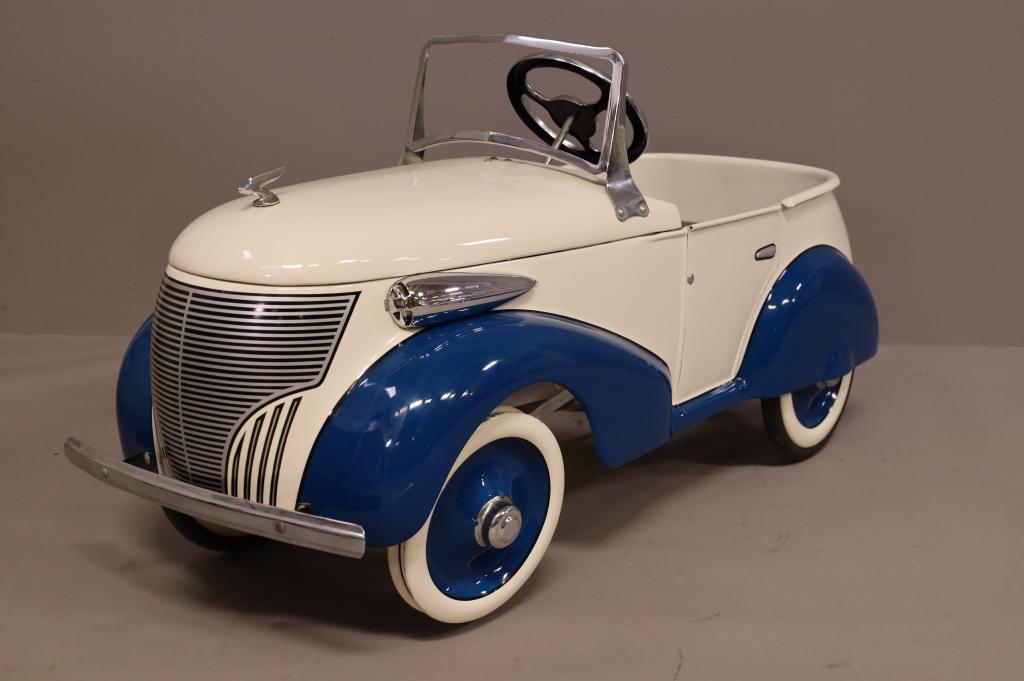 RESTORED 1939 LASALLE PEDAL CAR (1 of 5)