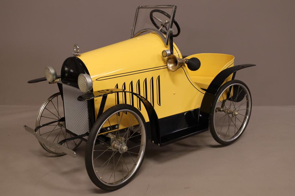 ONE OF A KIND CUSTOM MADE FORD ROADSTER PEDAL CAR (1 of 5)