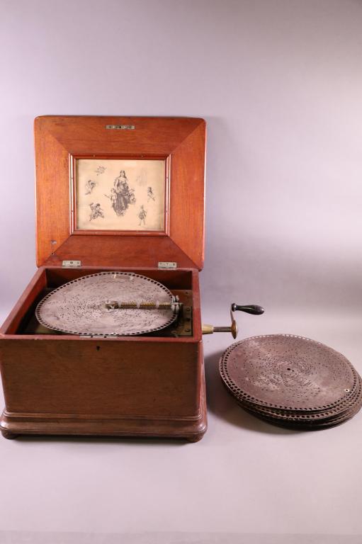 REGINA DISK MUSIC BOX (1 of 3)