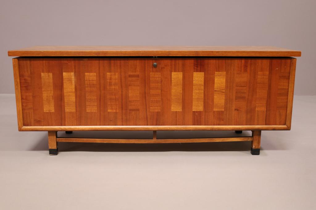 MID CENTURY MODERN CEDAR CHEST (1 of 5)