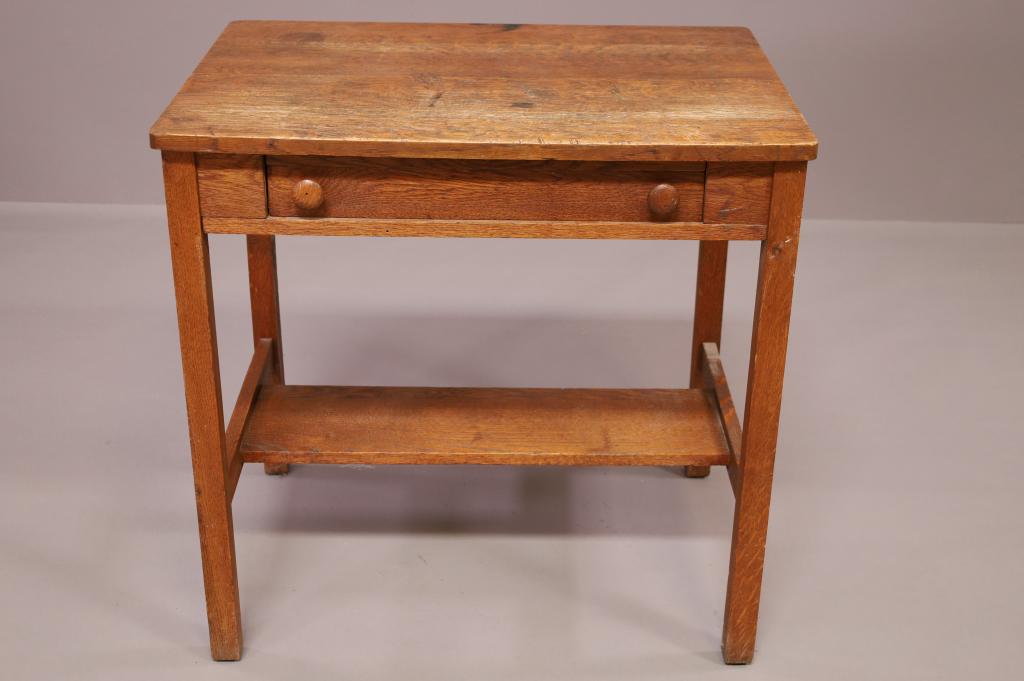 ARTS & CRAFTS OAK WRITING DESK: SINGLE DRAWER, OAK ARTS & CRAFTS WRITING DESK. 30" W x 22" D x 29" H. THIS ITEM EXCEEDS SIZE LIMITATIONS FOR IN HOUSE SHIPPING.