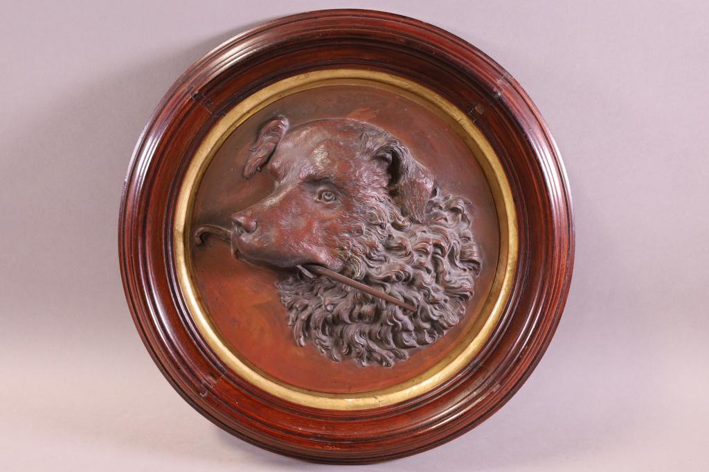 VICTORIAN CAST METAL PLAQUE OF A DOG (1 of 3)