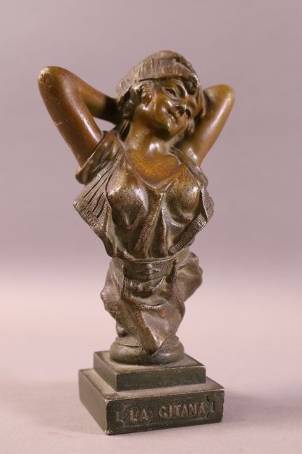 SMALL ANTIQUE SPELTER LADY BUST (1 of 3)