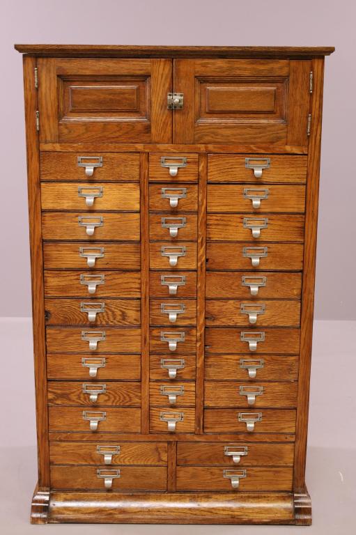 UNUSUAL 1900'S AMERICAN OAK FILE CABINET (1 of 5)