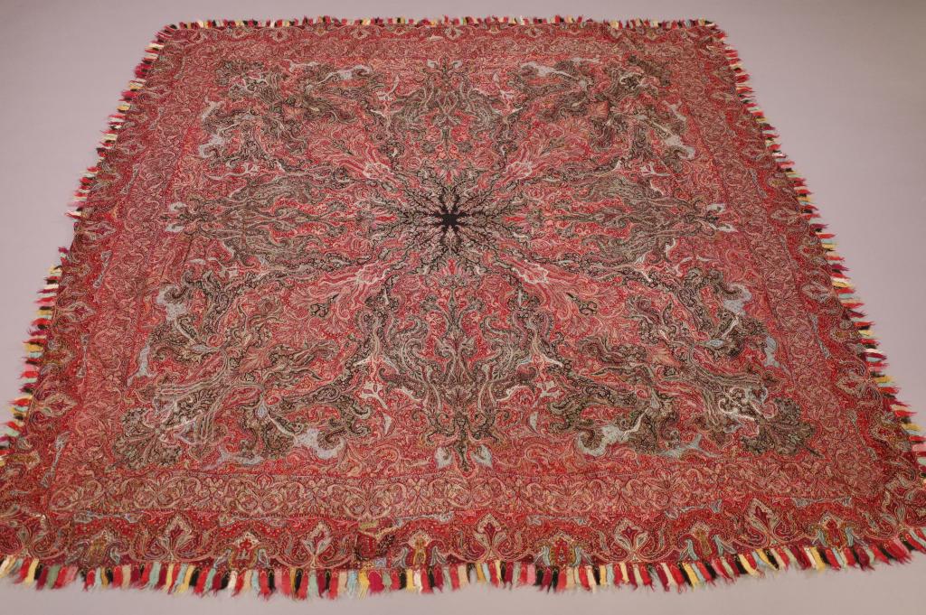 ANTIQUE HANDMADE PAISLEY KASHMIR COVERLET (1 of 4)