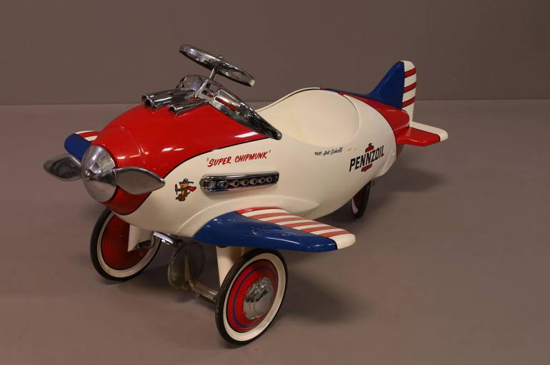 Silver Pursuit Pedal Plane