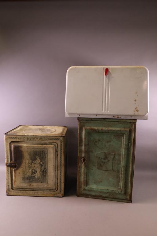 THREE ANTIQUE TINS (1 of 6)