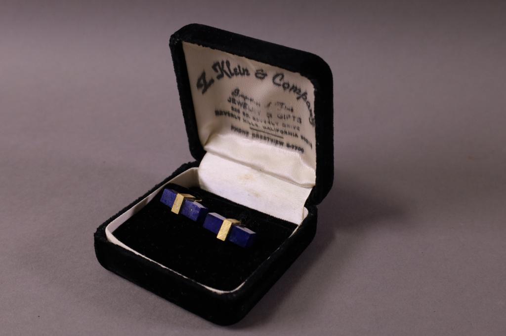 PAIR OF 14K GOLD CUFF LINKS (1 of 3)
