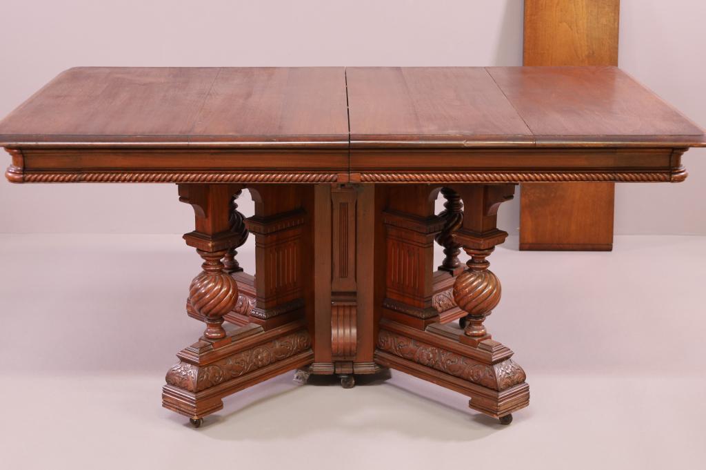 VICTORIAN WALNUT DINING ROOM TABLE (1 of 5)