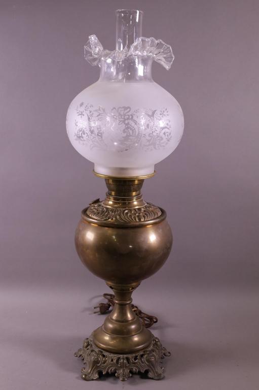 BRASS OIL LAMP WITH ETCHED GLASS SHADE (1 of 3)