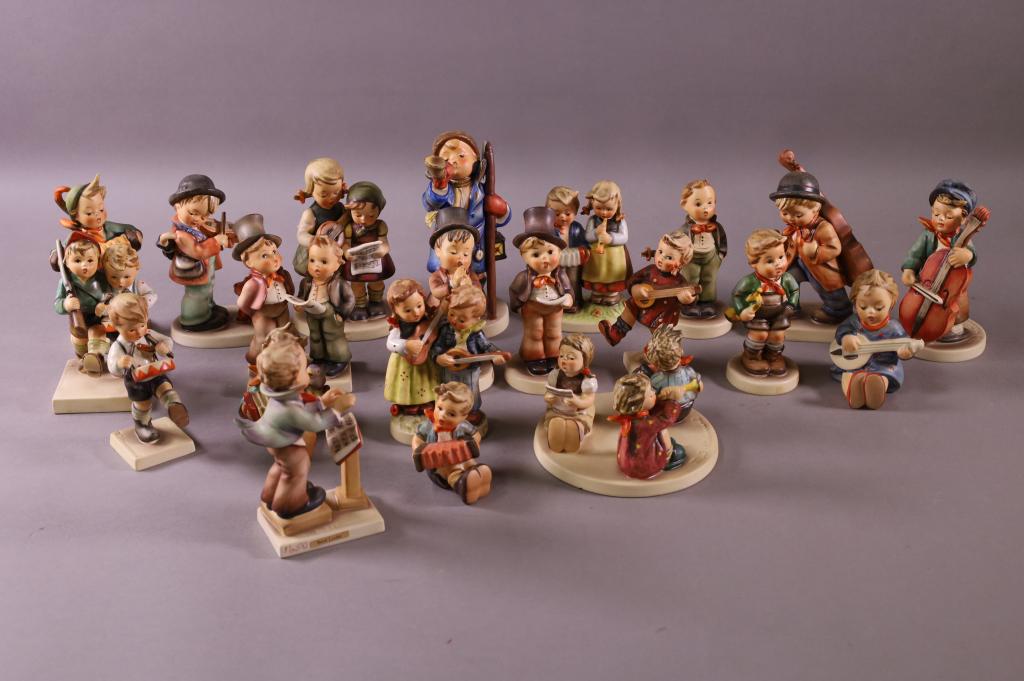 21 HUMMEL FIGURES (1 of 7)