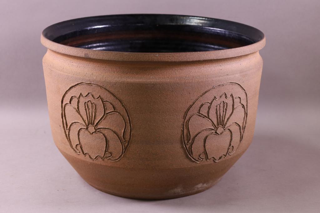 MID CENTURY MODERN PLANTER (1 of 3)