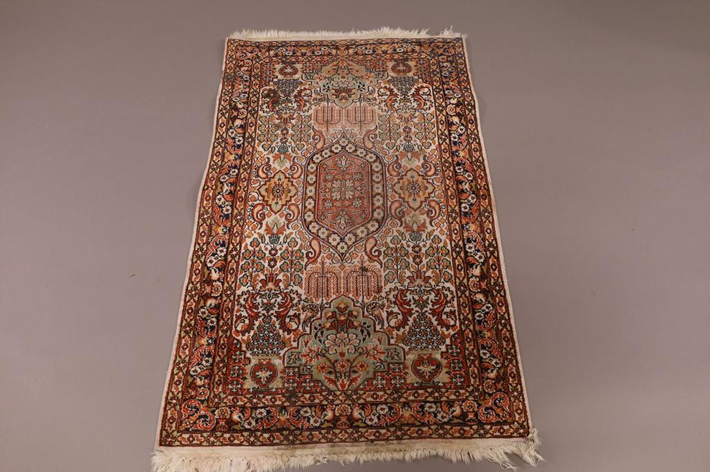 APPROX 2' 6" x 4' 4" HANDMADE WOOL RUG (1 of 7)