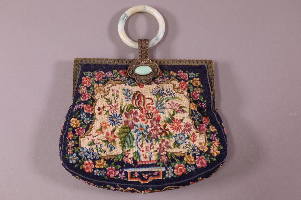 VINTAGE TAPESTRY HANDBAG (1 of 4)