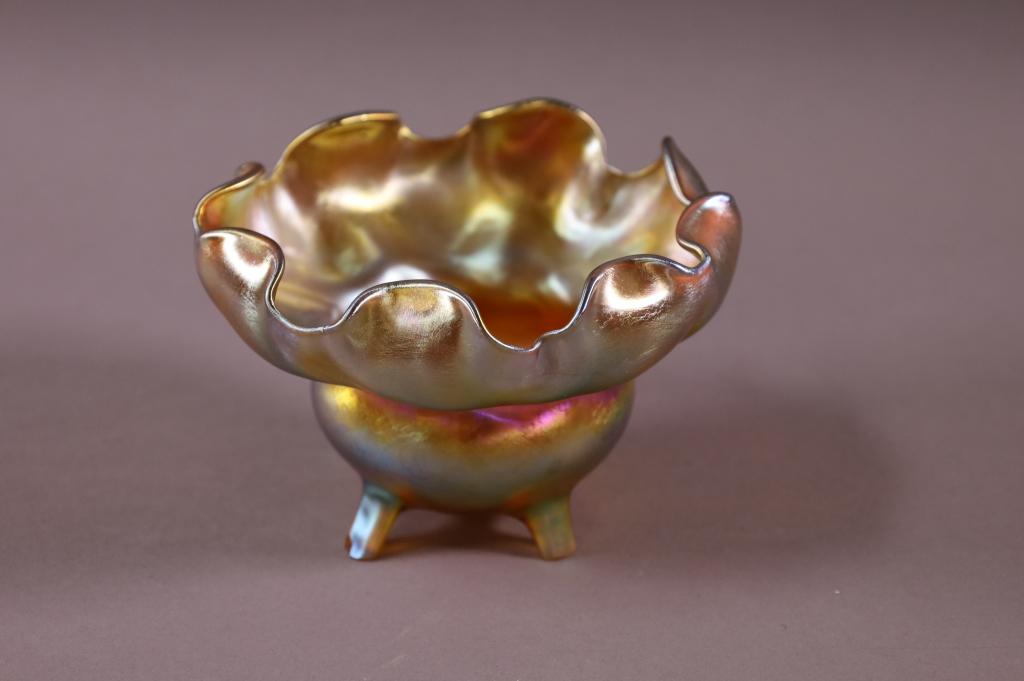 L.C.T. TIFFANY RUFFLED EDGE BOWL (1 of 3)
