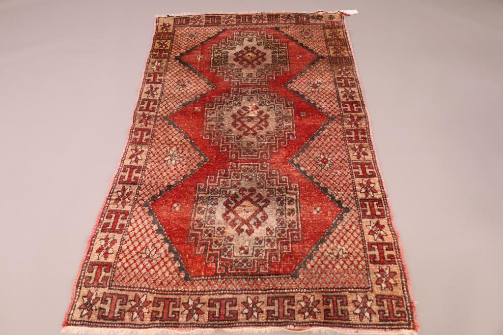 APPROX 5' 8" x 3' 2" HANDMADE WOOL RUG (1 of 4)