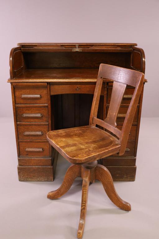 ANTIQUE AM. OAK POSTMASTER'S ROLL TOP DESK (1 of 6)