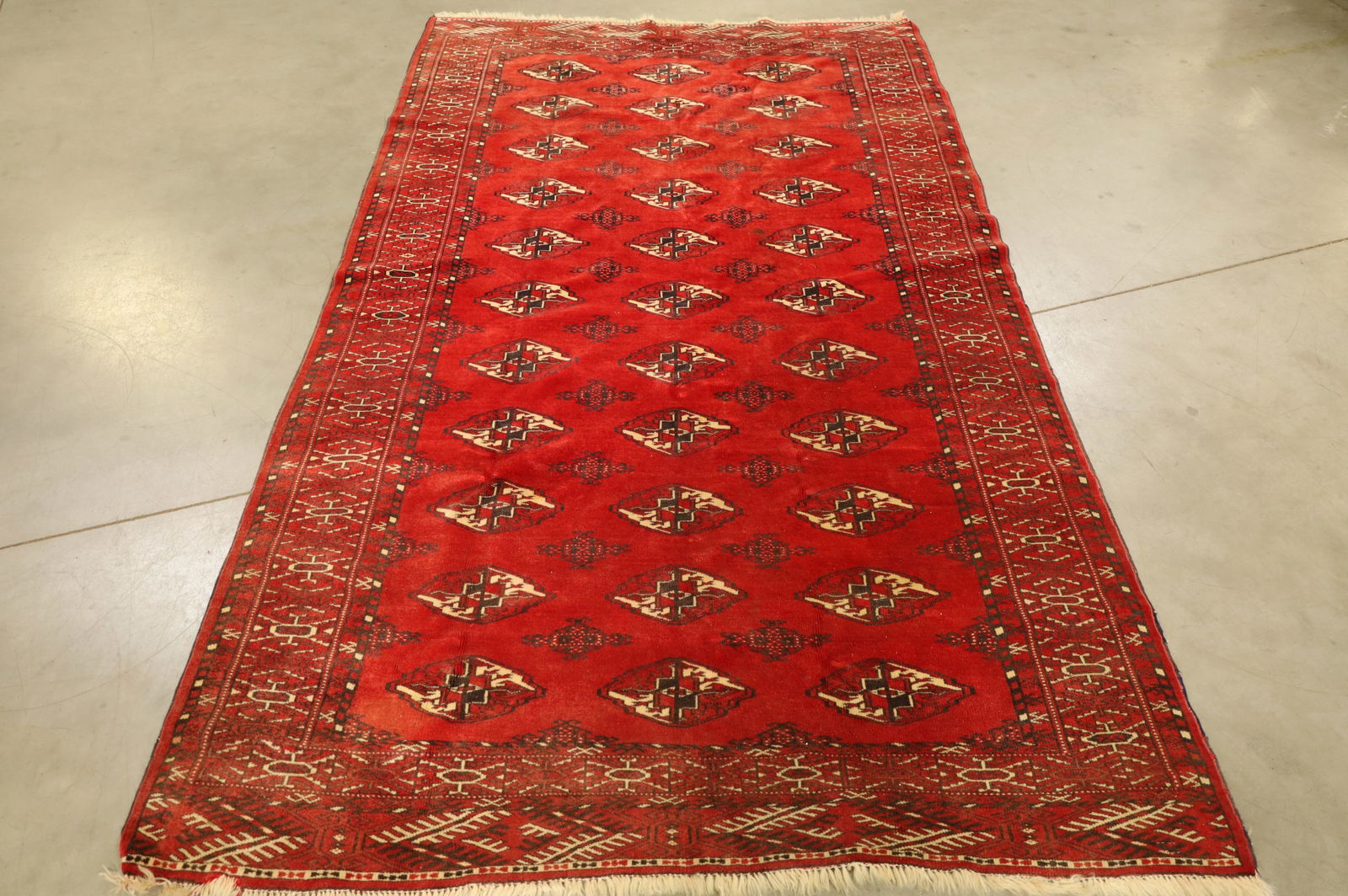 APPROX 8' 4" x 5' 1" HANDMADE WOOL RUG (1 of 4)