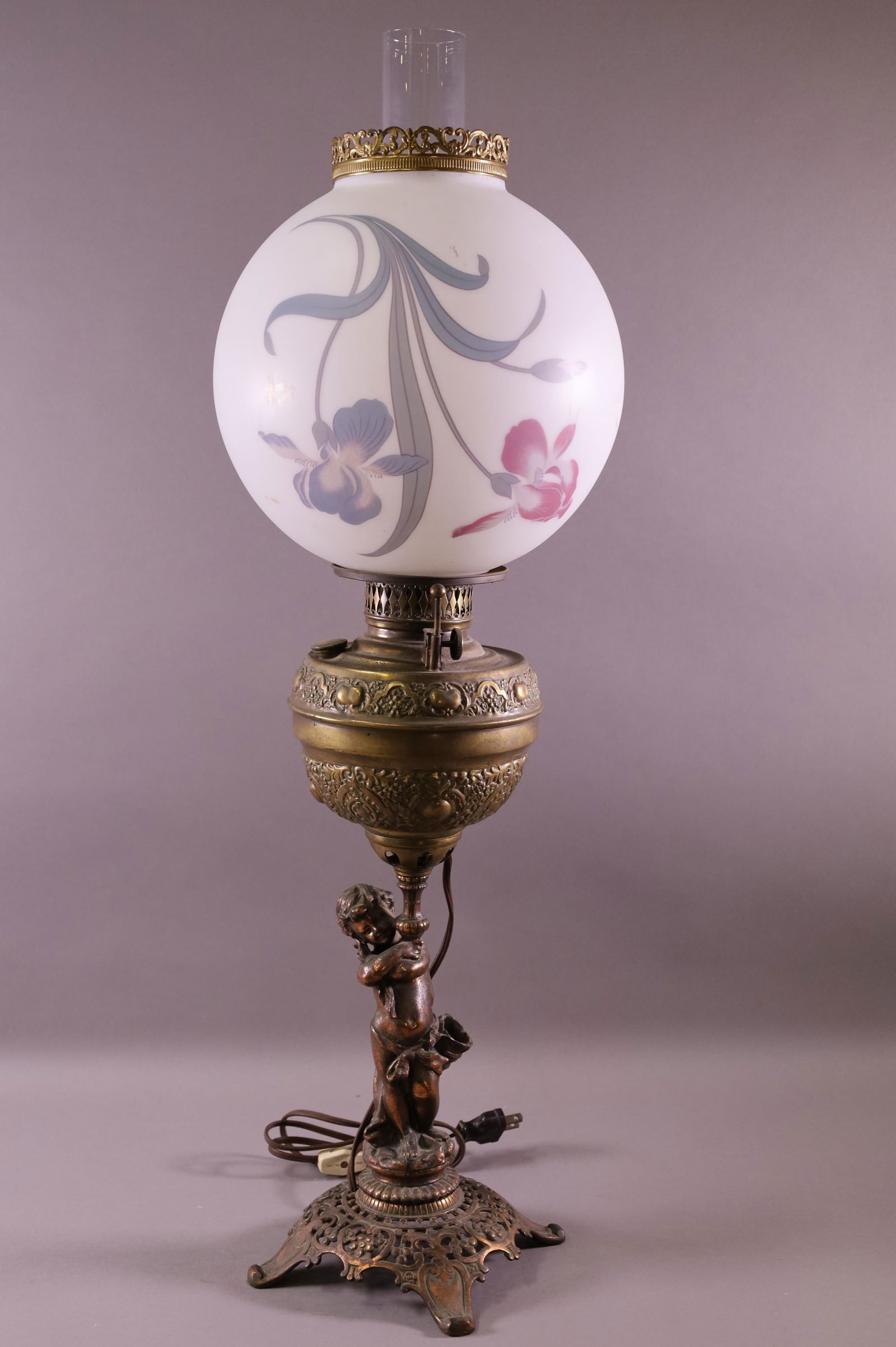 ANTIQUE FIGURAL OIL LAMP (1 of 3)