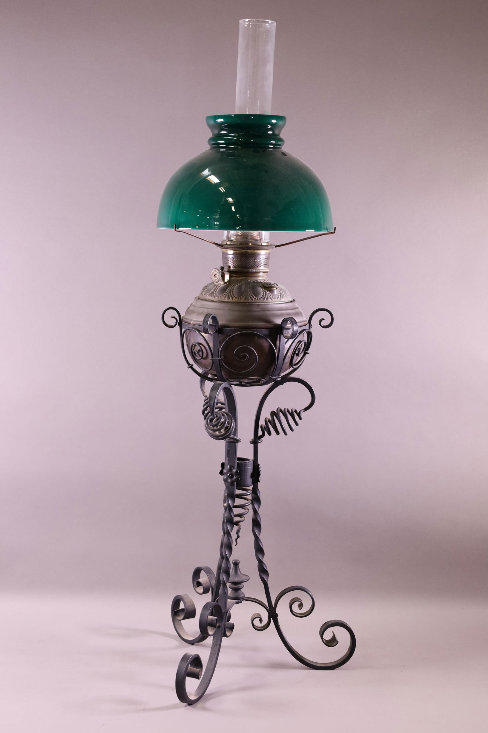 VICTORIAN IRON OIL LAMP (1 of 3)