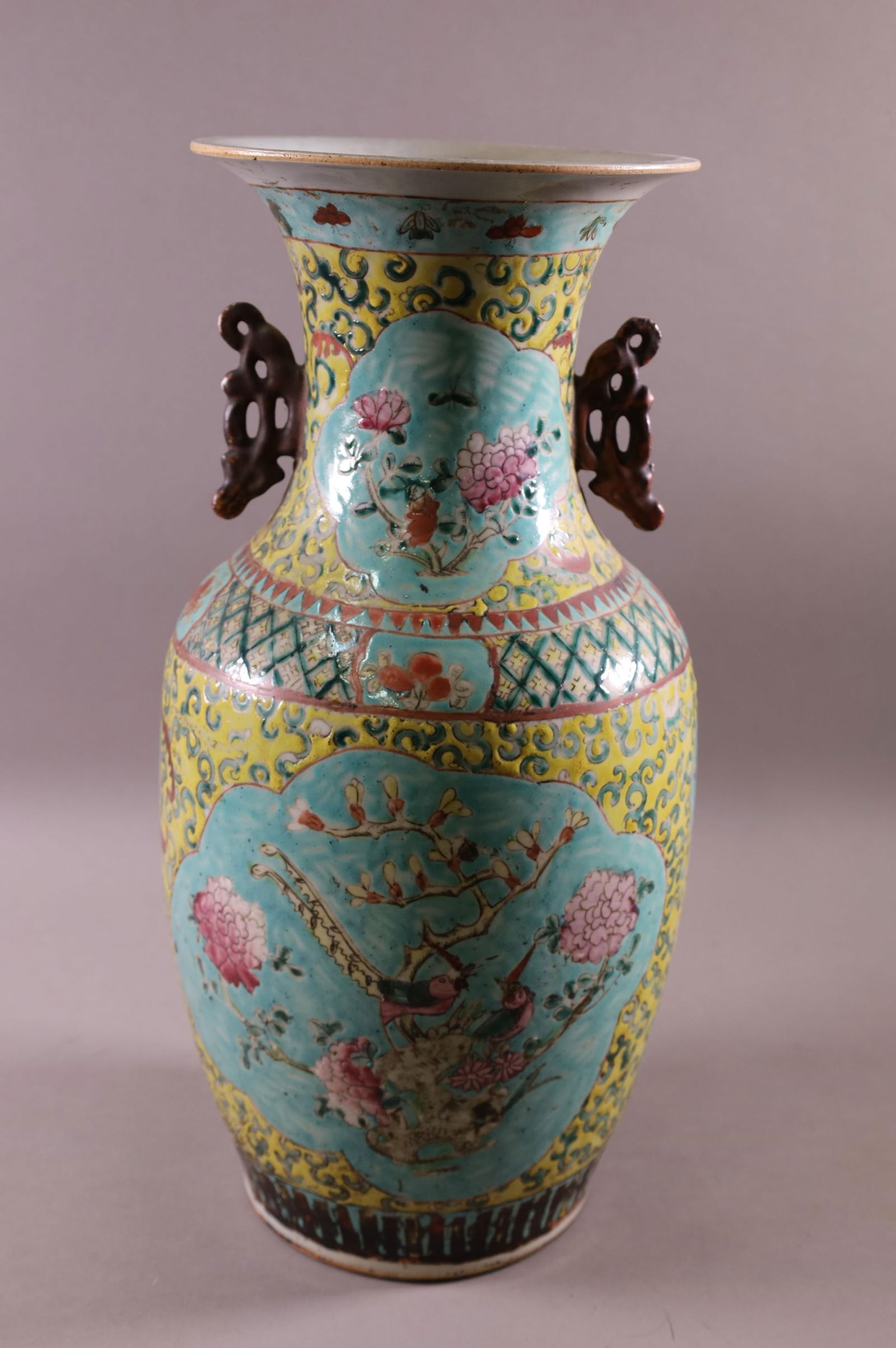 CHINESE PORCELAIN VASE (1 of 4)